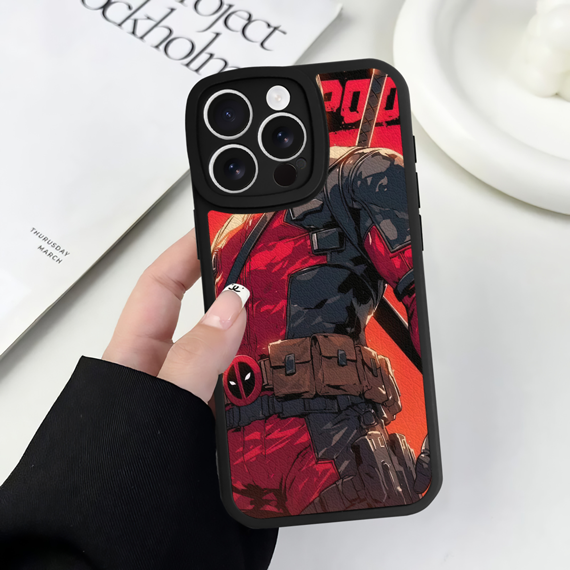 （画像用） Deadpool デッドプール 【iPhone 16シリーズ対応】シリコンスマホケース（レザー調） 材質：シリコン